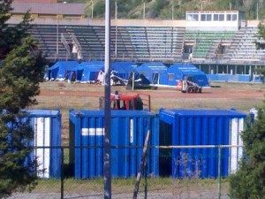 Messina, tendopoli dentro il campo sportivo
