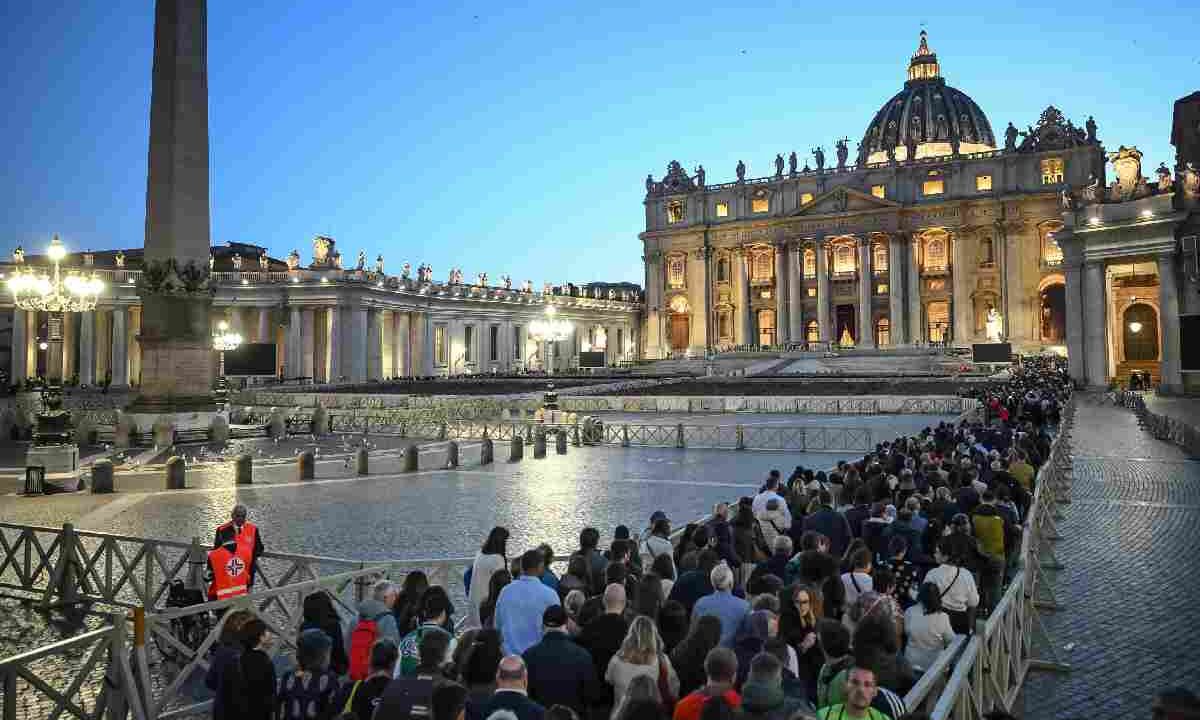 Migranti ai funerali di Papa Francesco