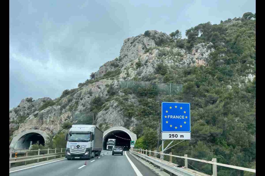 Confine Italia Francia migranti