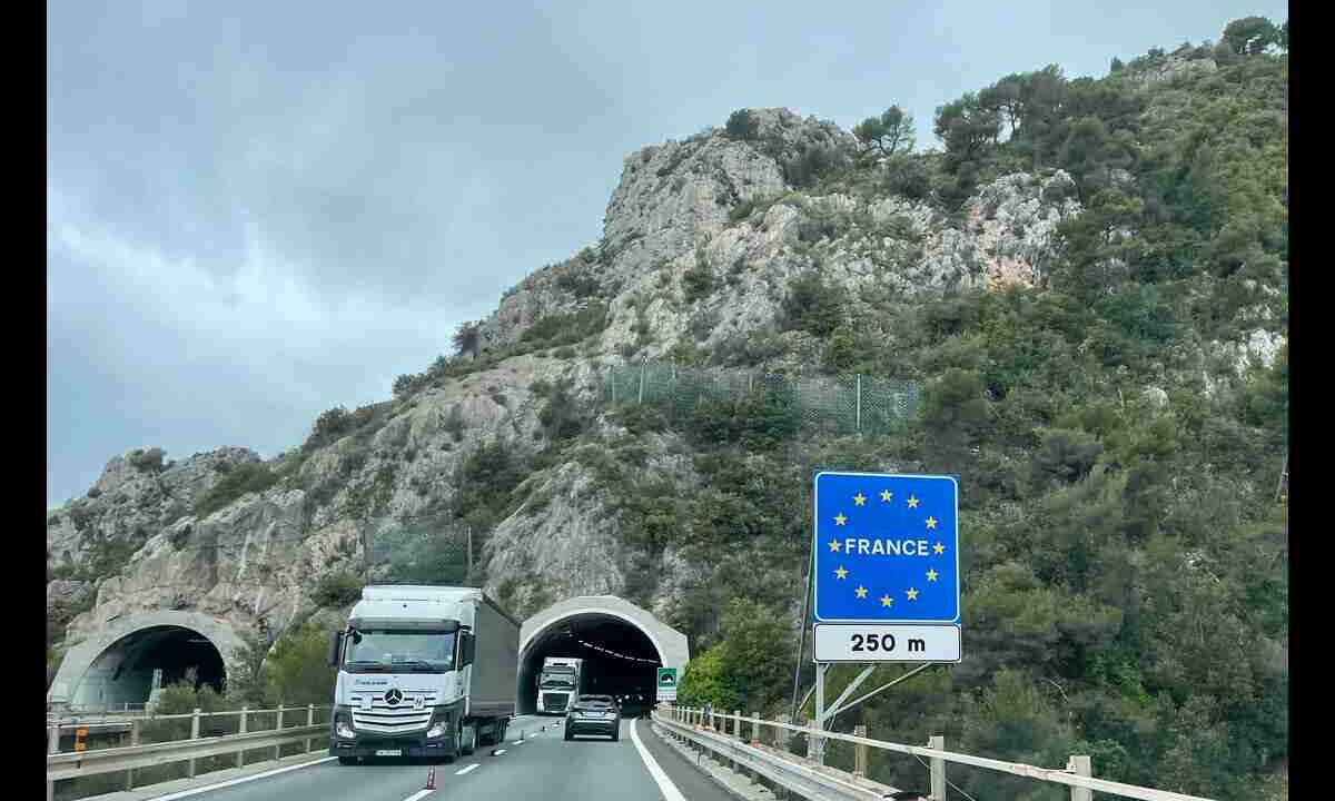 Confine Italia Francia migranti