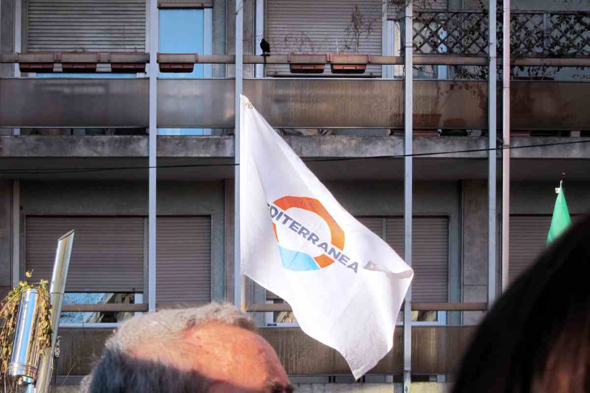 La bandiera di Mediterranea Saving Humans